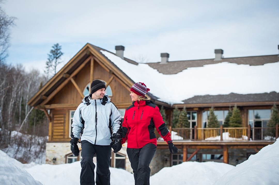Auberge-du-Lac-Taureau-hiver-couple