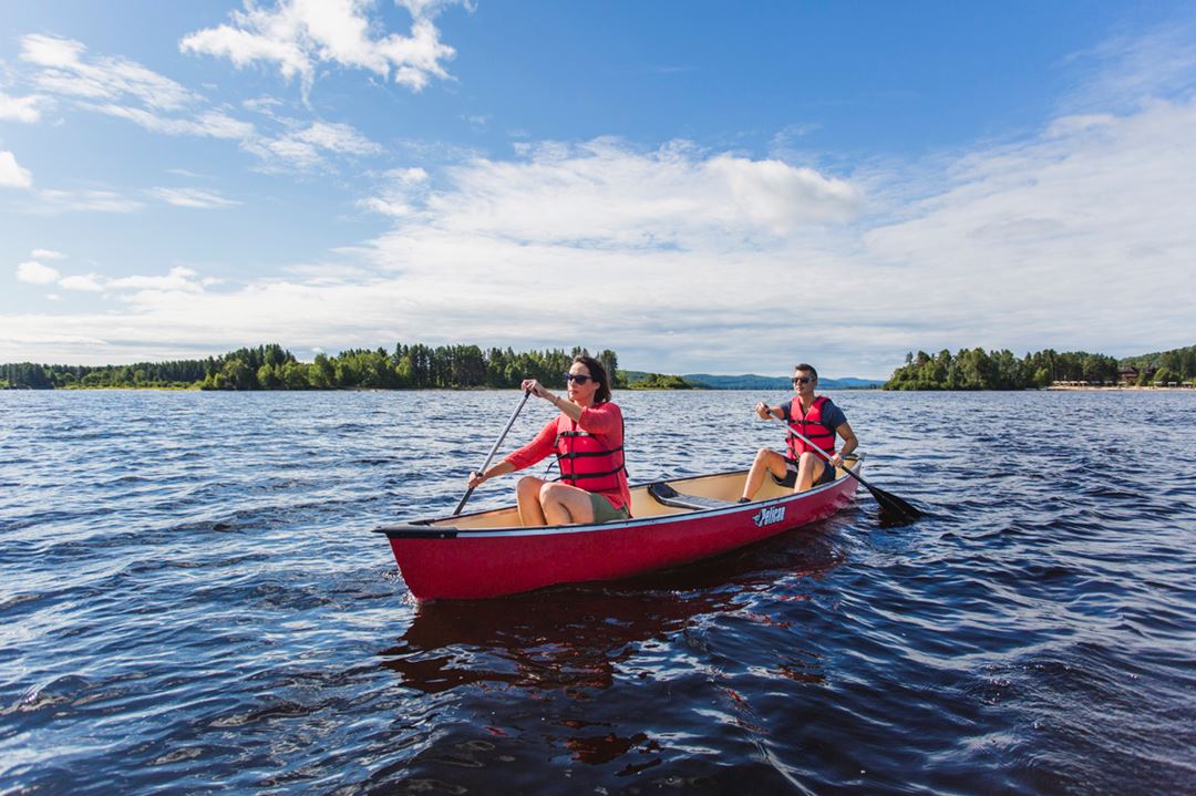 Canot sur le lac Auberge du Lac Taureau