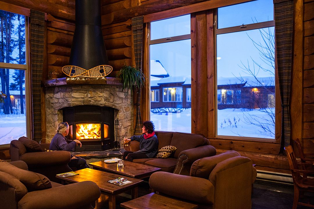 Auberge-du-Lac-Taureau-foyer