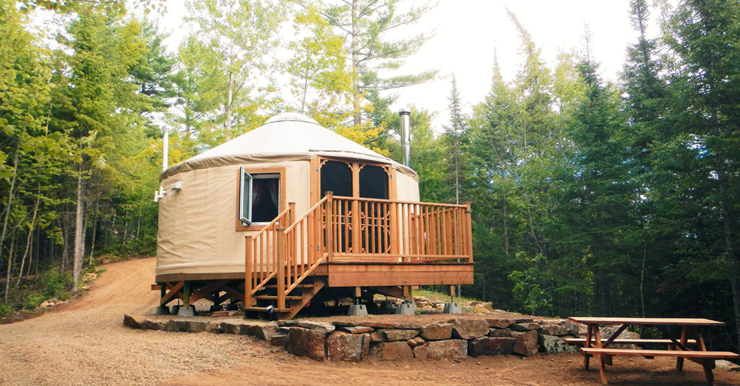 refuges-carole-sylvain-yurt-summer