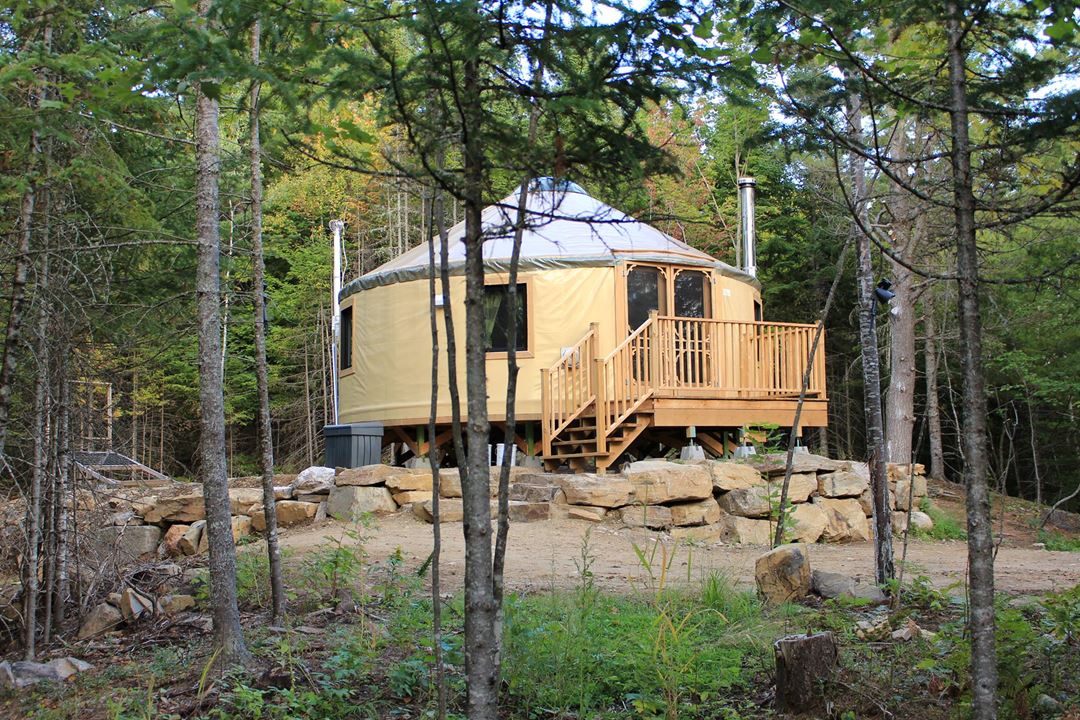 refuges-carole-sylvain-yurt-summer