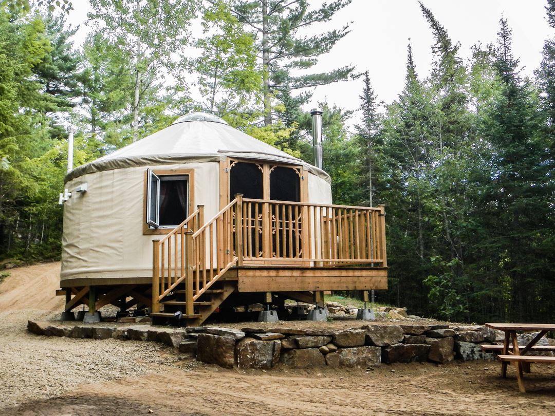 refuges-carole-sylvain-yurt-summer