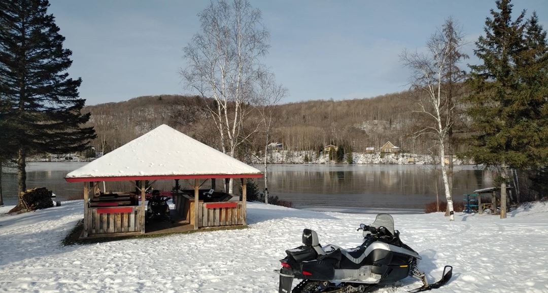 auberge-du-lac-thomas-motoneige