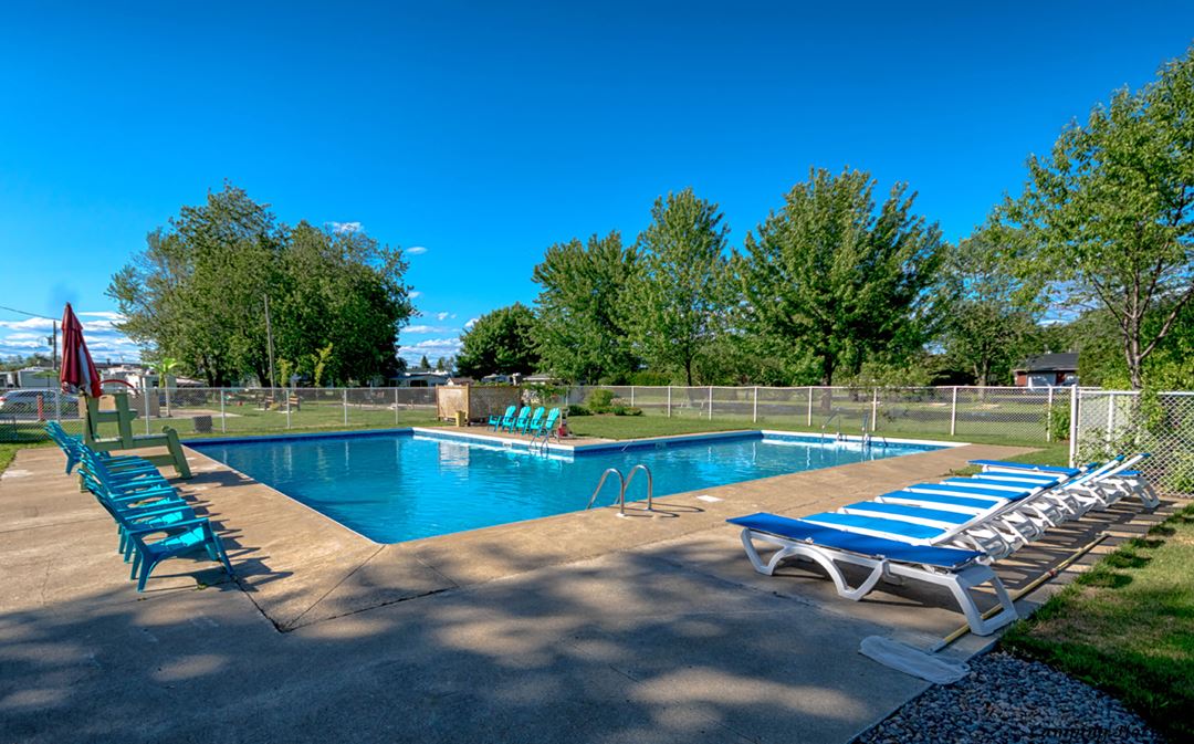 Pool at Camping Horizon