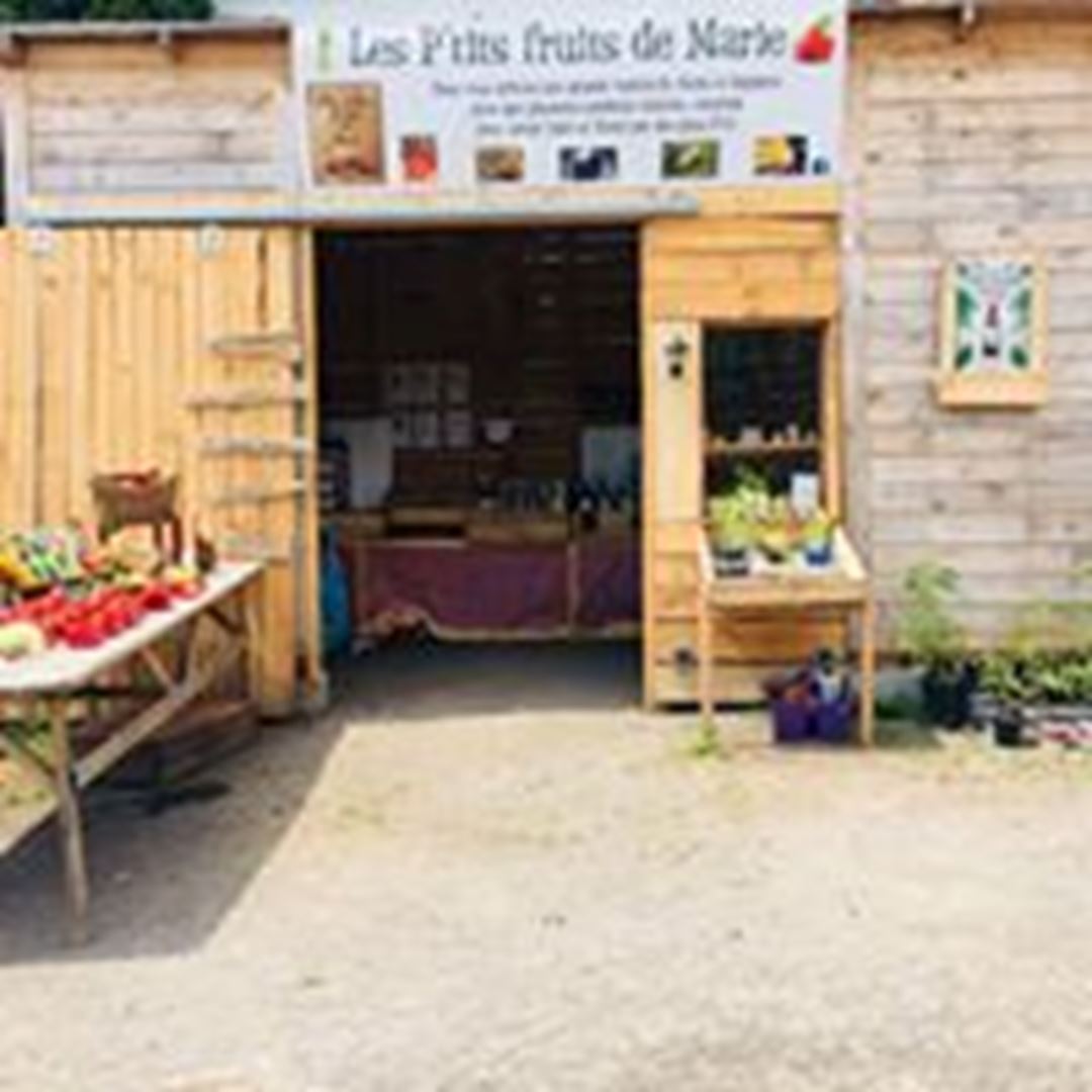 Front of the shop Les P'tits fruits de Marie.