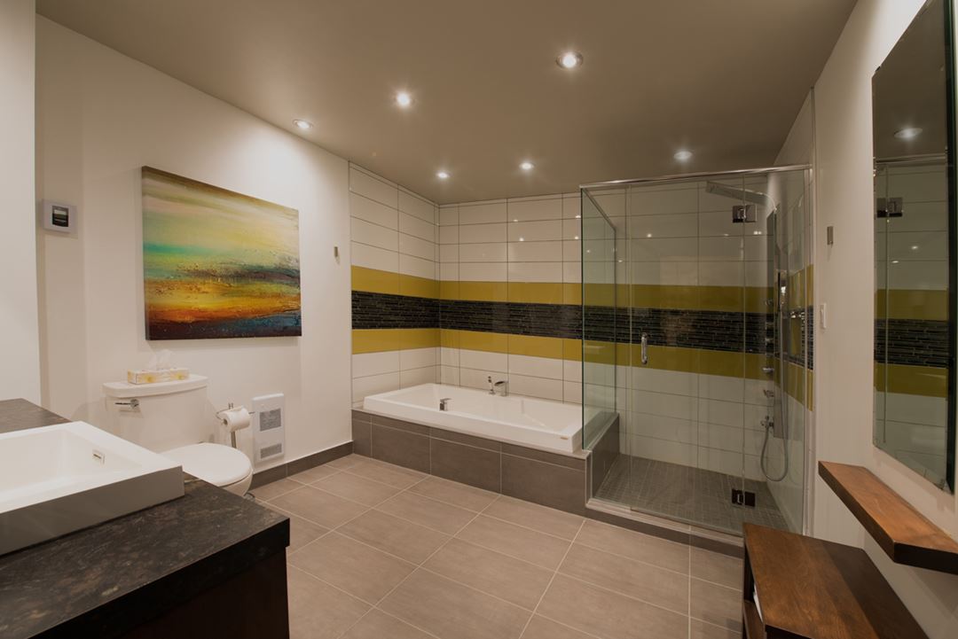 Salle de bain dans une chambre à l'Auberge Val Saint-Côme