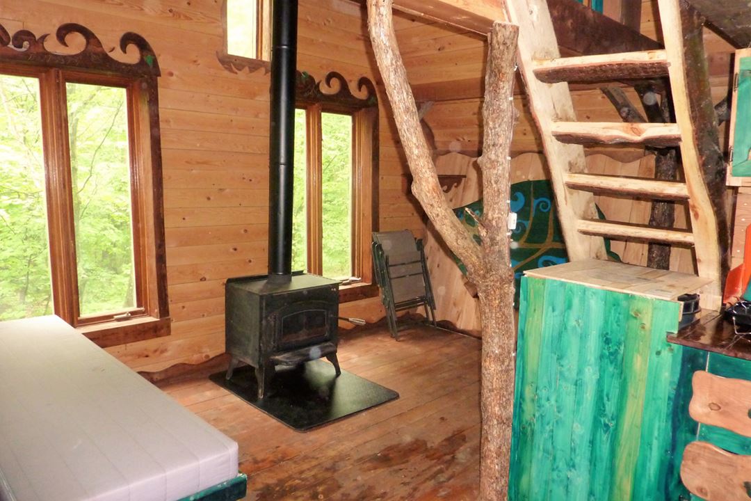 les-pieds-sur-terre-hebergement-nid-delfe-interieur