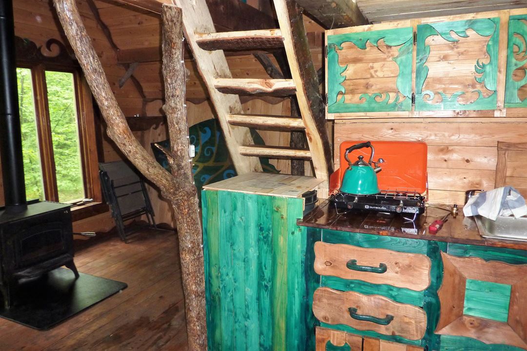 les-pieds-sur-terre-hebergement-nid-delfe-interieur