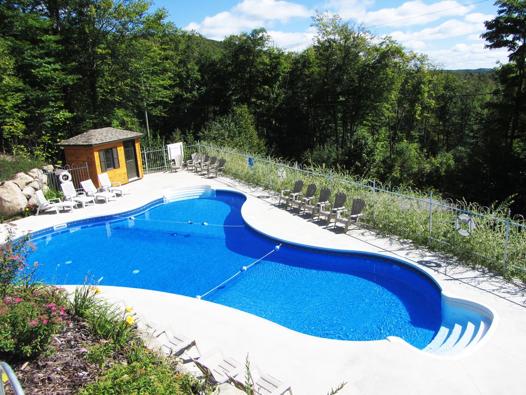 Outdoor Swimming pool Chalets Évasion