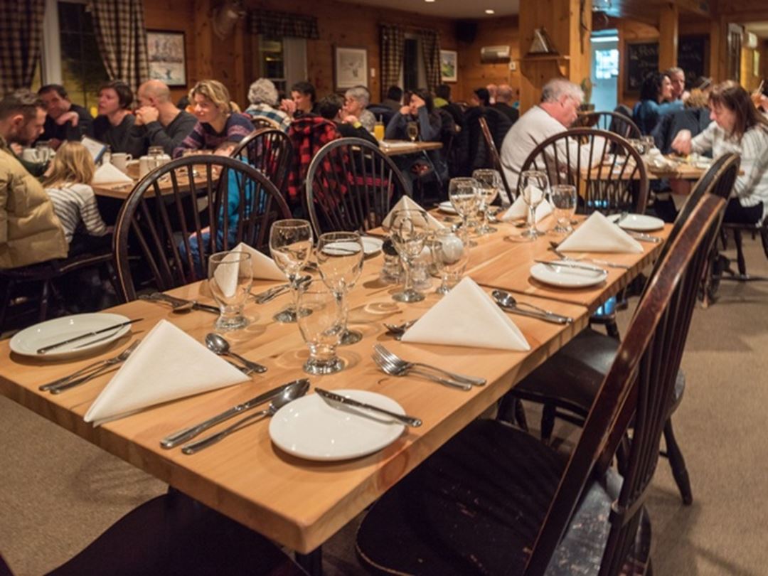 Dining room Pourvoirie du Lac Blanc