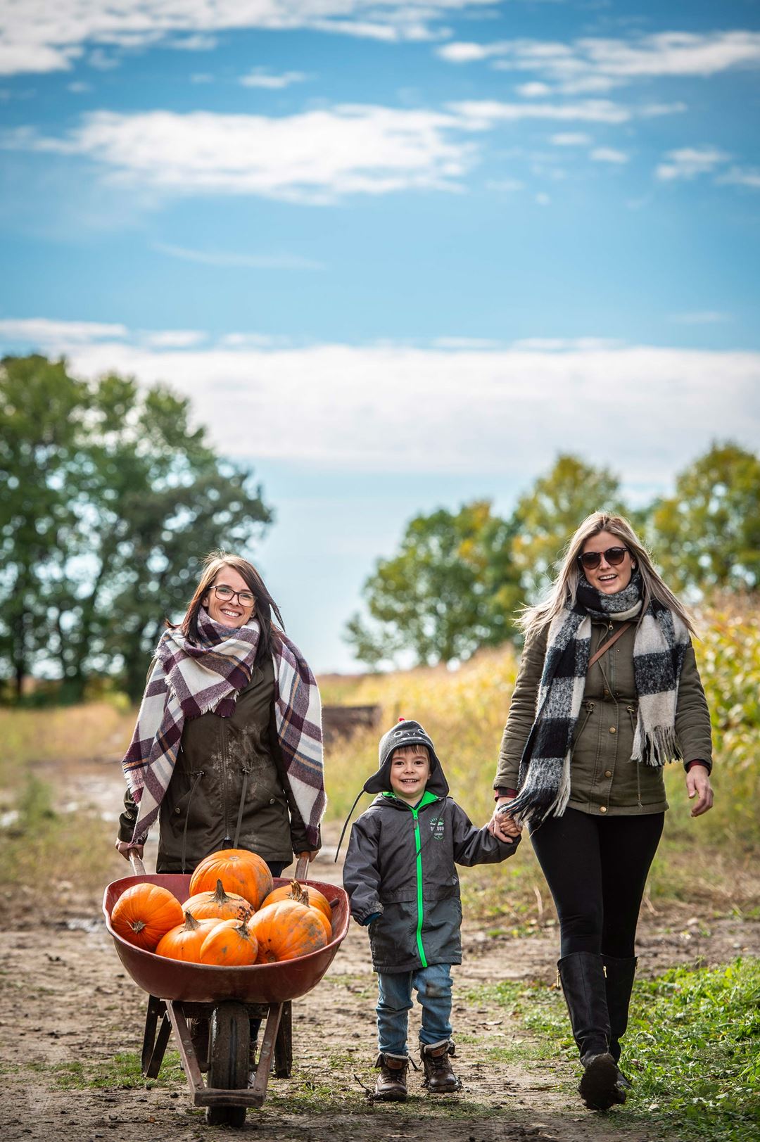 Family gathering squash at La Courgerie