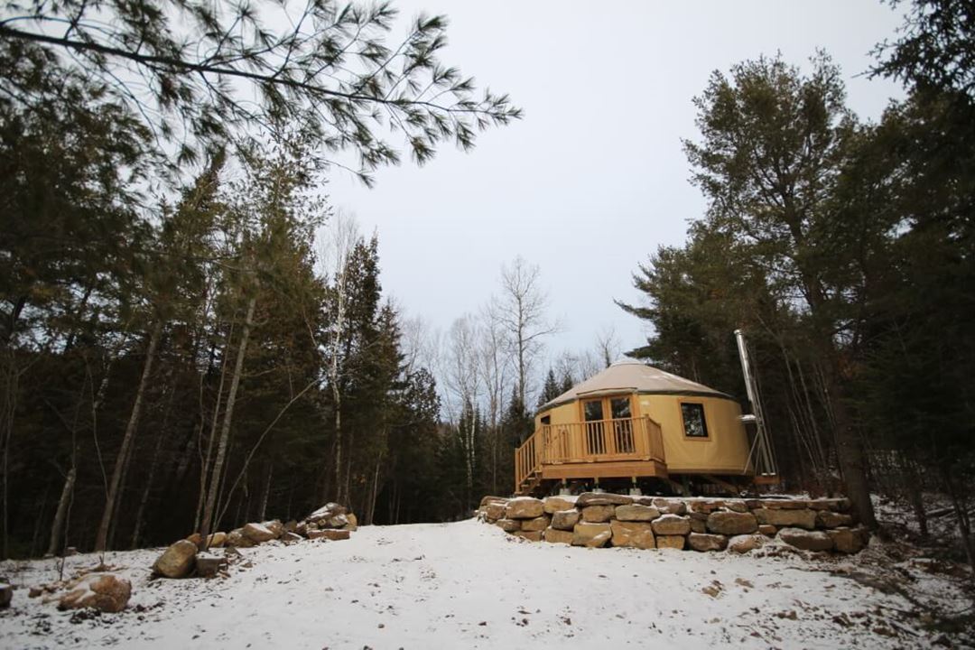 refuges-carole-sylvain-yurt-winter