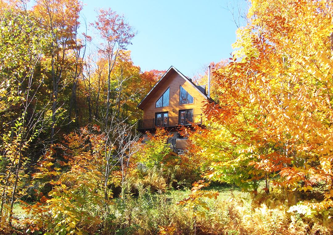 Chalets Évasion in fall